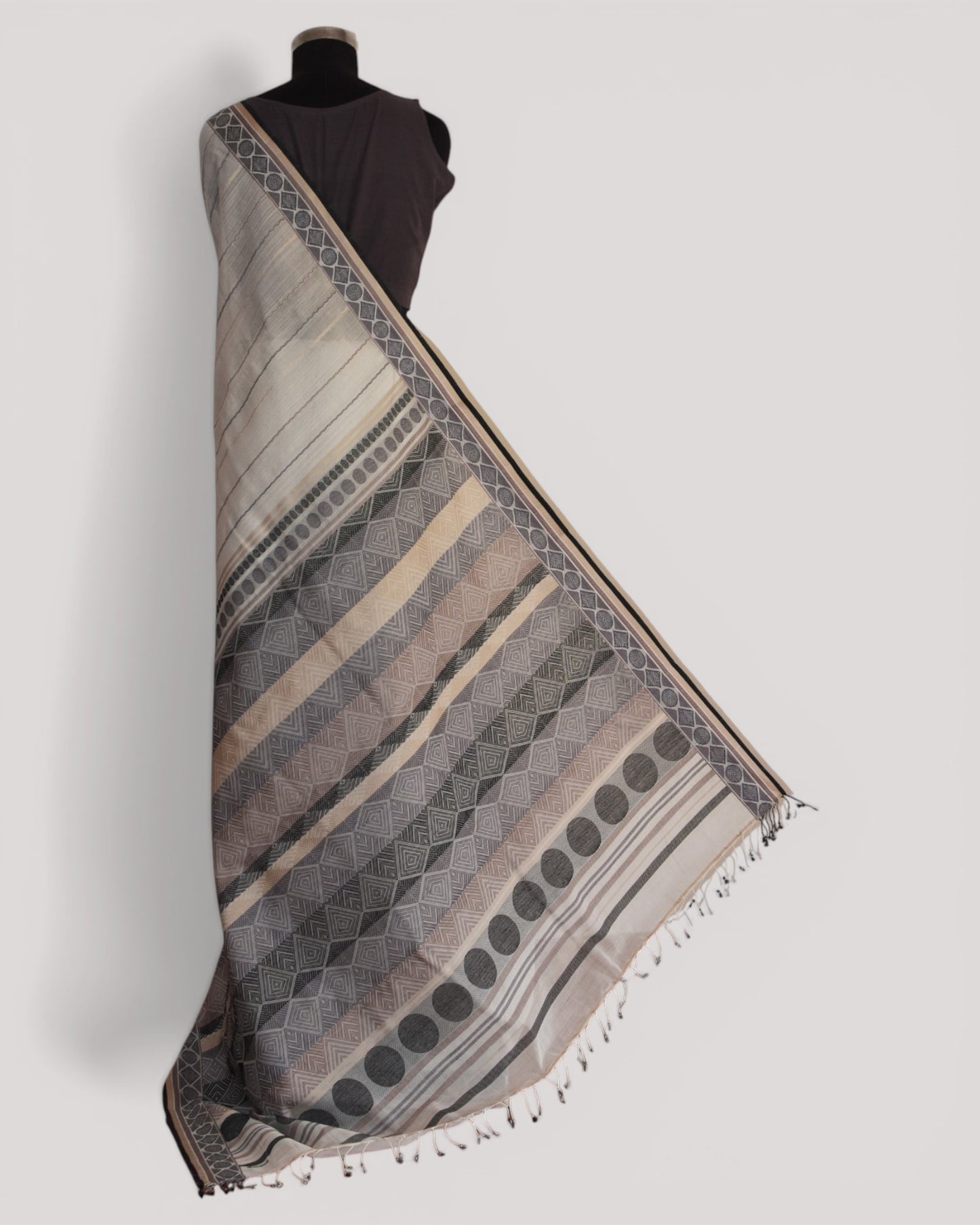 Off-White - Geometric Elegance Organic Cotton Saree