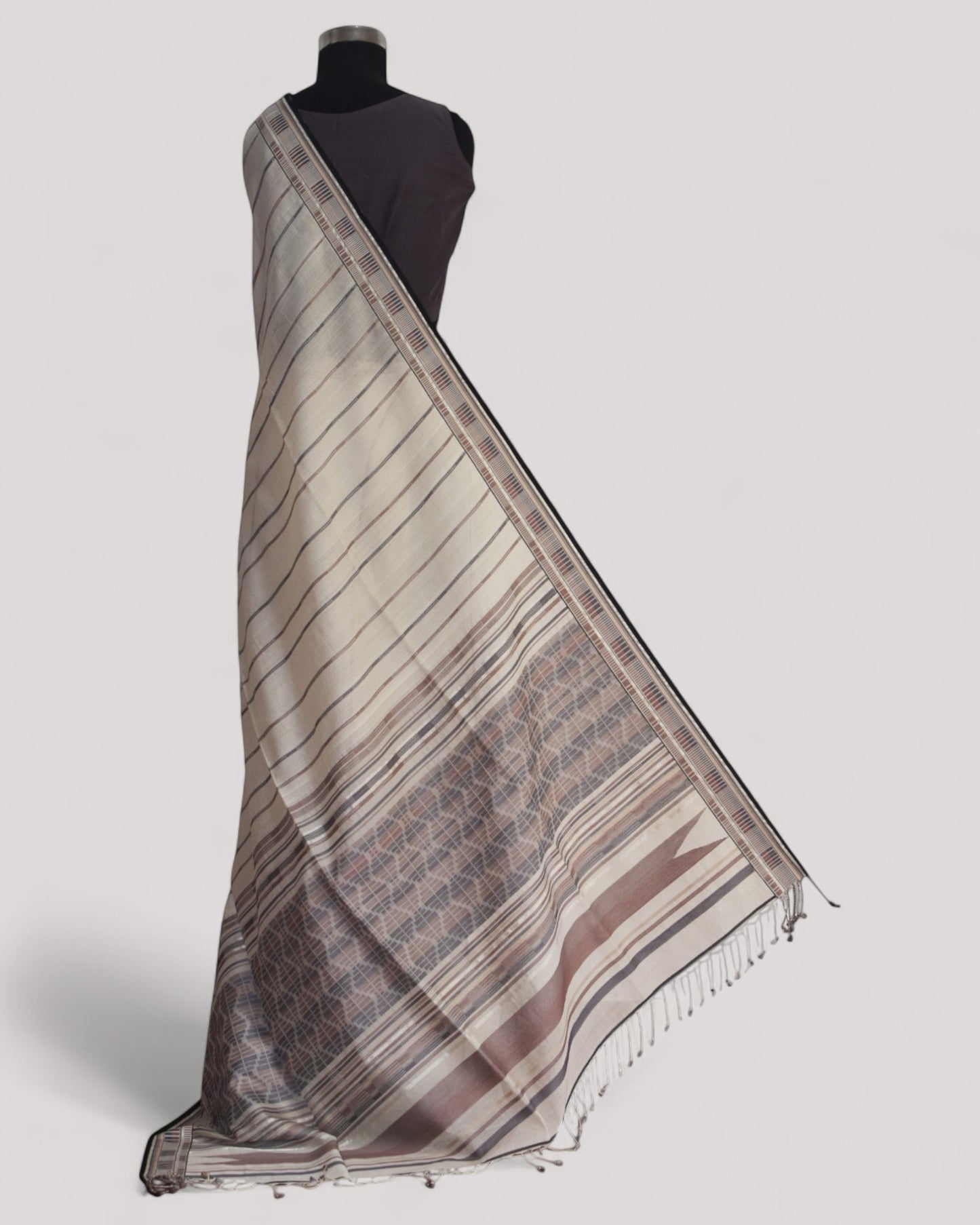 Off-White - Zig Zag Motif Organic Cotton Saree