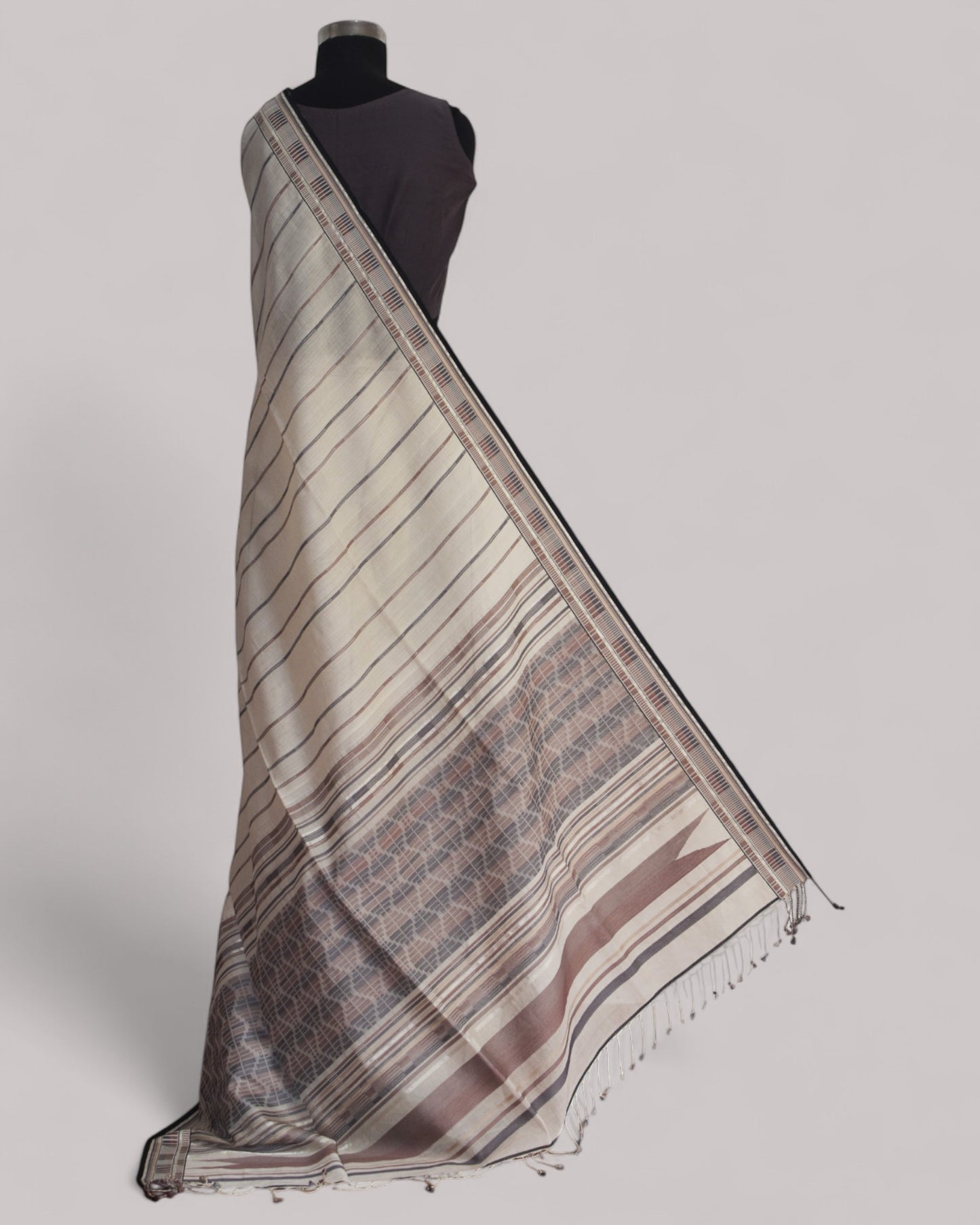 Off-White - Zig Zag Motif Organic Cotton Saree