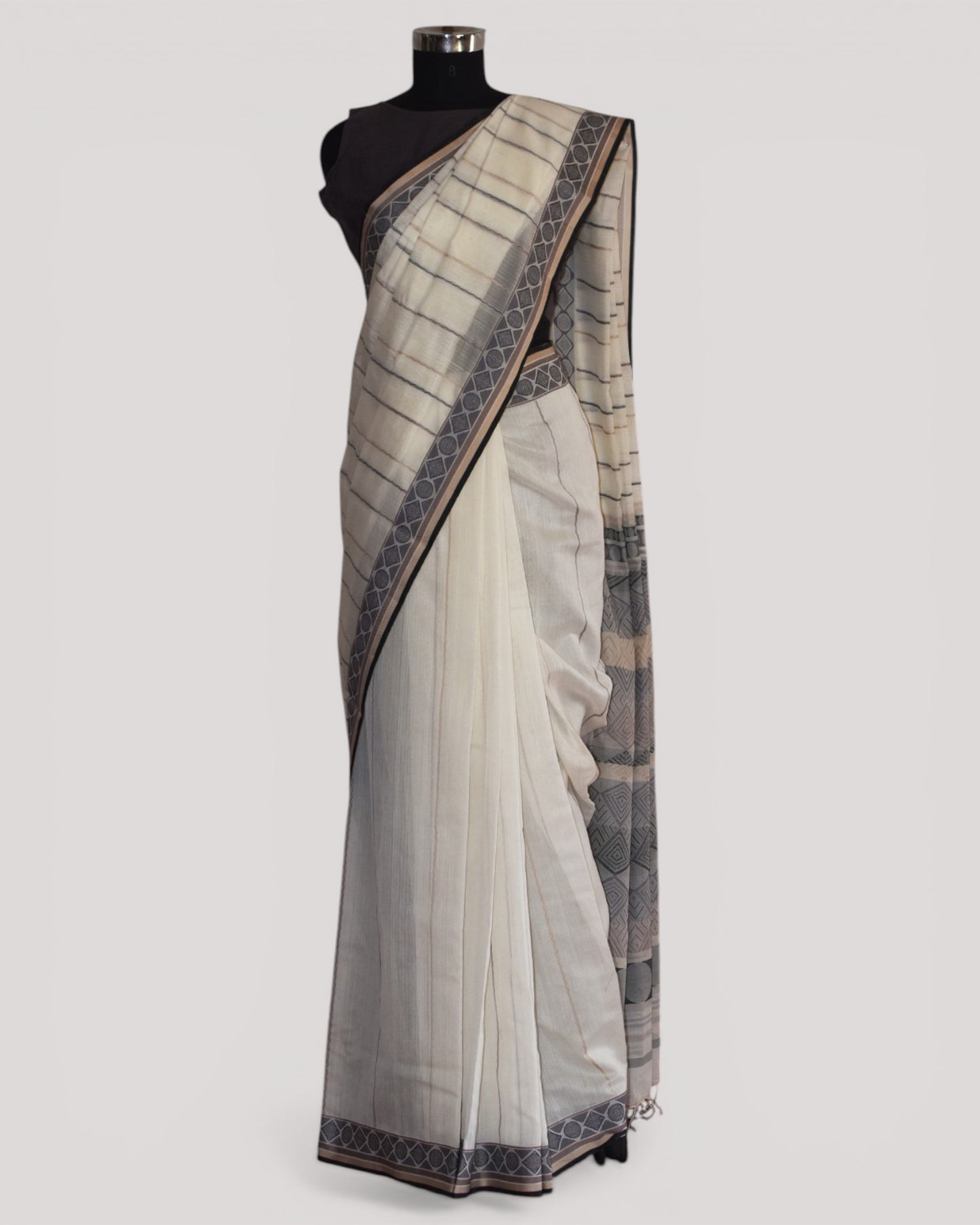 Off-White - Geometric Elegance Organic Cotton Saree