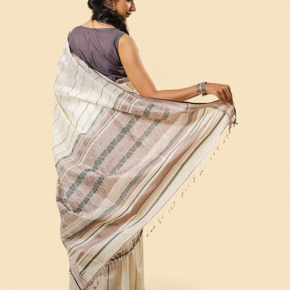 Off-White - Zig Zag Motif Organic Cotton Saree