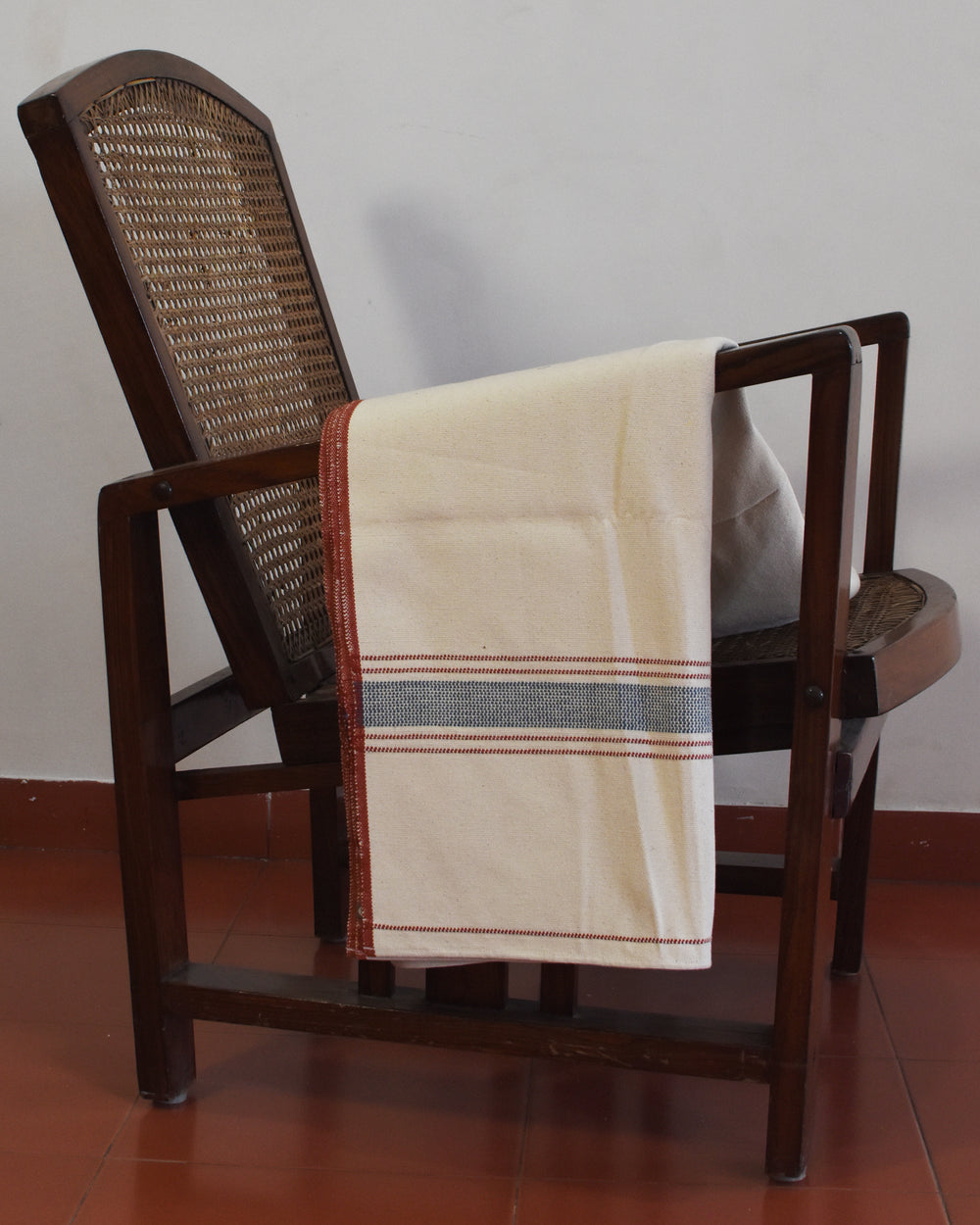 Off White - Blanket 4 with blue border