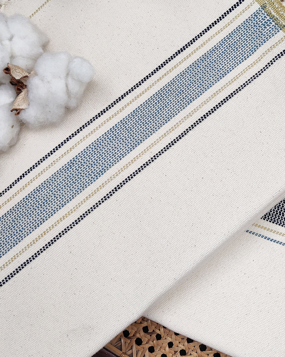 Off White - Blanket 8 with light blue border
