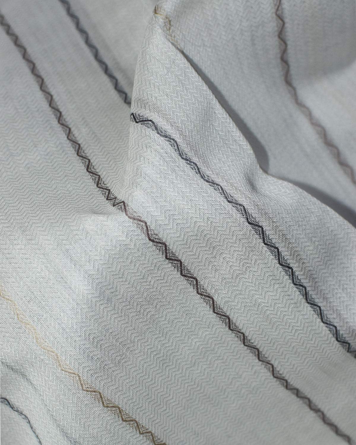 Off-White - Geometric Elegance Organic Cotton Saree